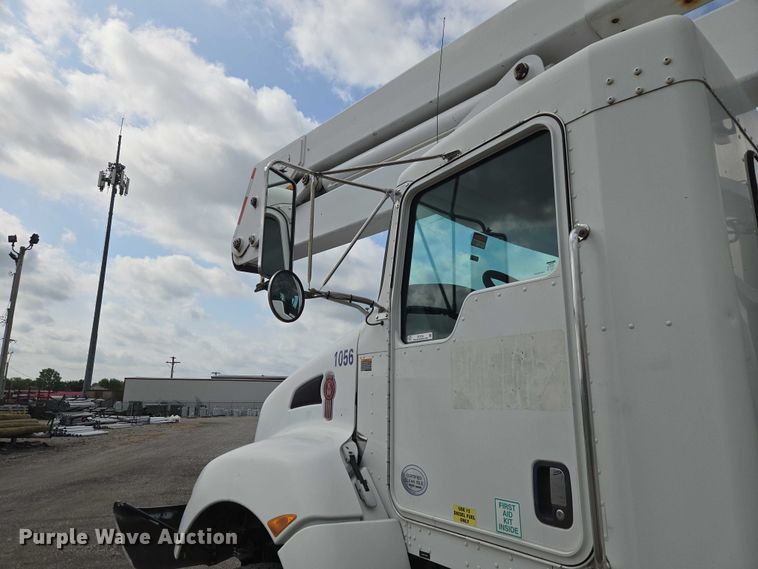 image for item ET5139 2010 Kenworth T370 bucket truck