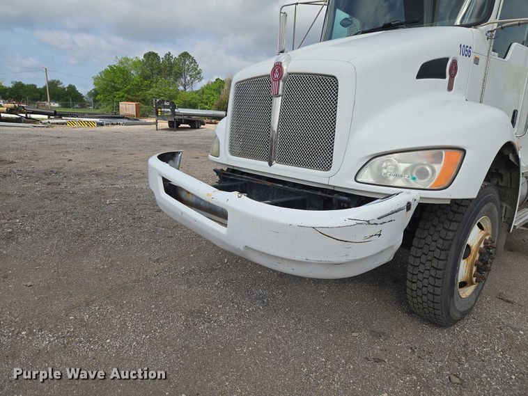 image for item ET5139 2010 Kenworth T370 bucket truck