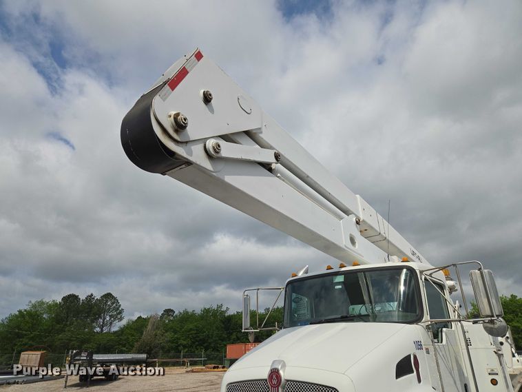 image for item ET5139 2010 Kenworth T370 bucket truck