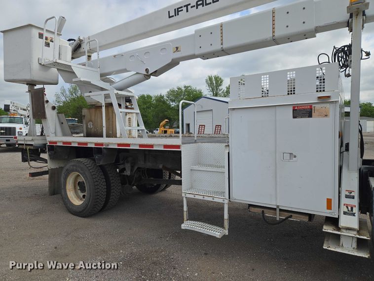 image for item ET5139 2010 Kenworth T370 bucket truck