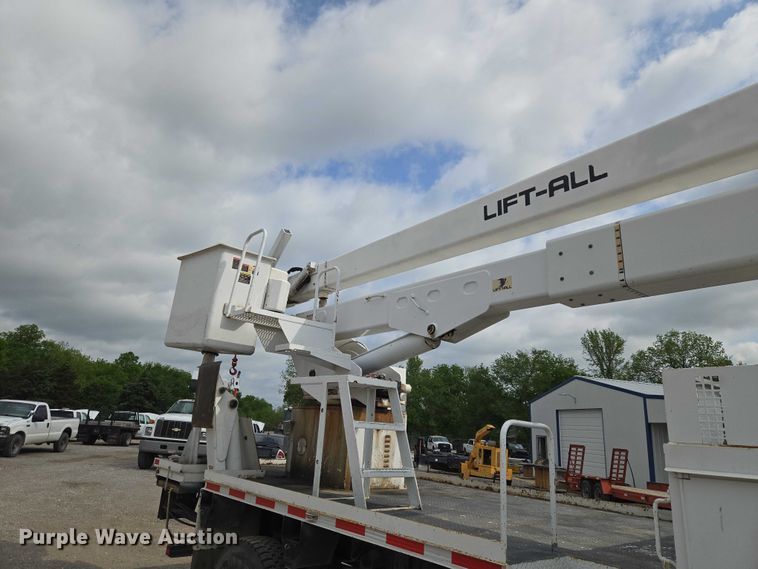 image for item ET5139 2010 Kenworth T370 bucket truck