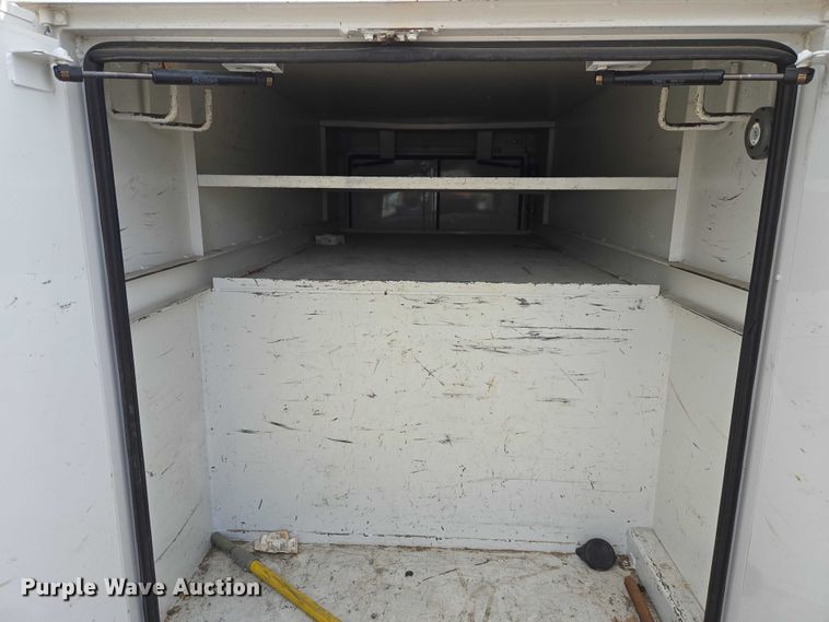 image for item ET5139 2010 Kenworth T370 bucket truck