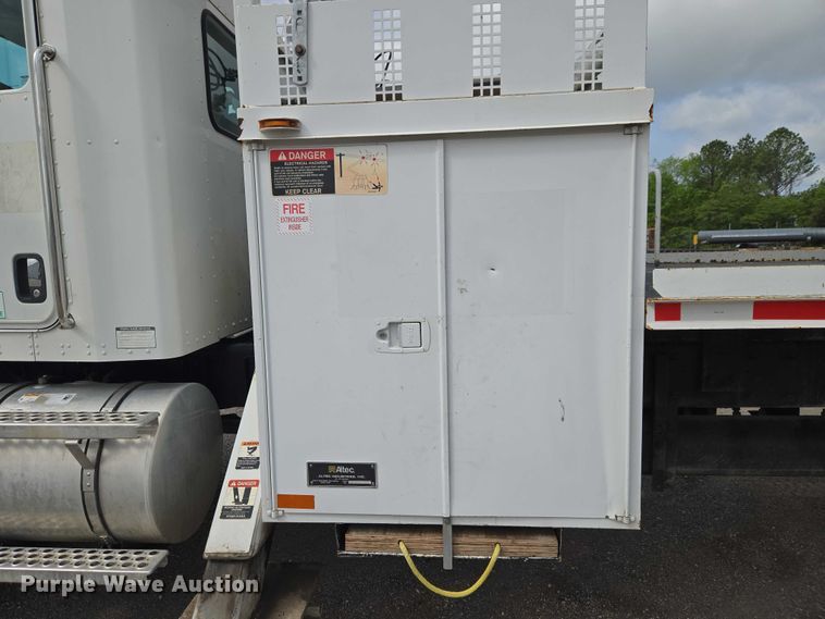 image for item ET5139 2010 Kenworth T370 bucket truck