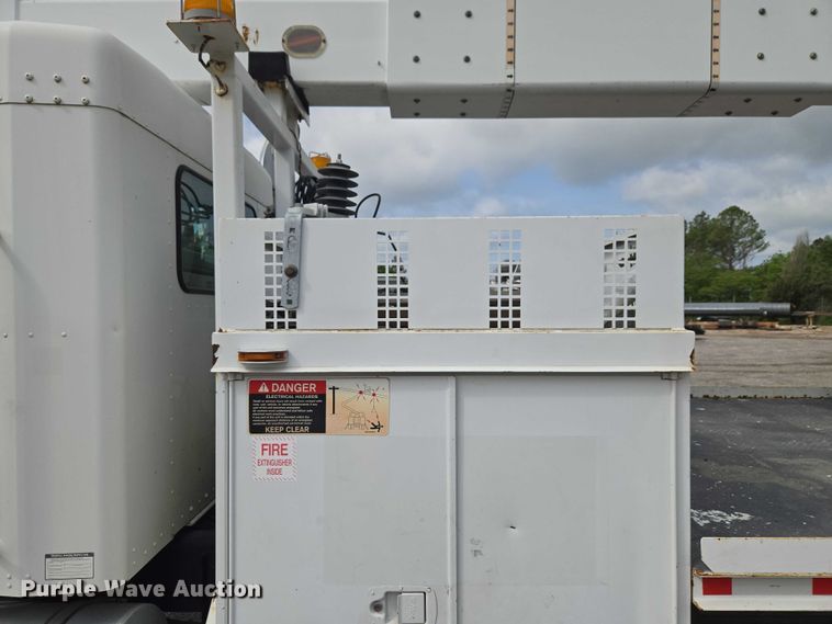 image for item ET5139 2010 Kenworth T370 bucket truck