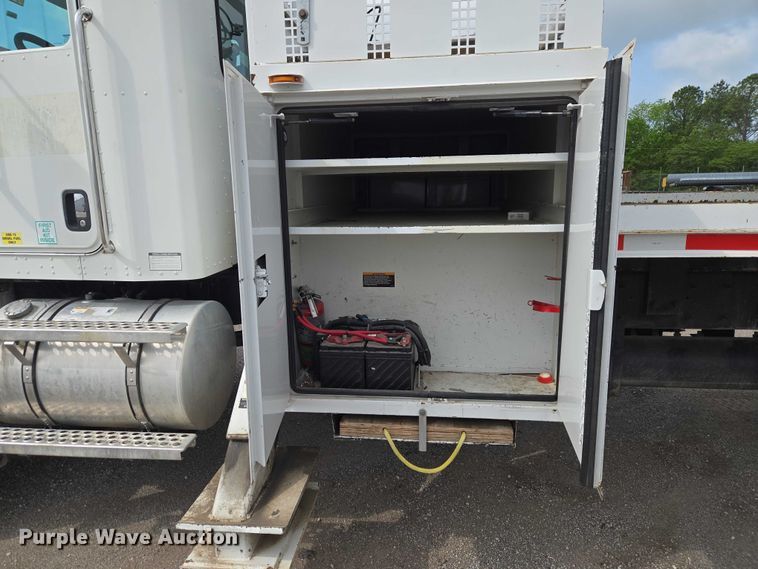 image for item ET5139 2010 Kenworth T370 bucket truck