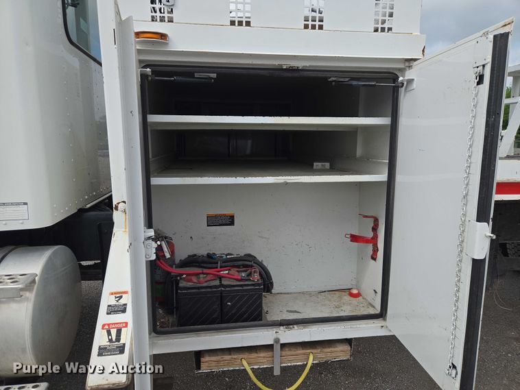 image for item ET5139 2010 Kenworth T370 bucket truck