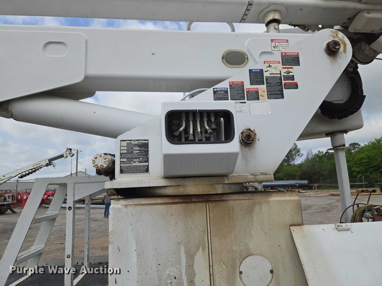 image for item ET5139 2010 Kenworth T370 bucket truck