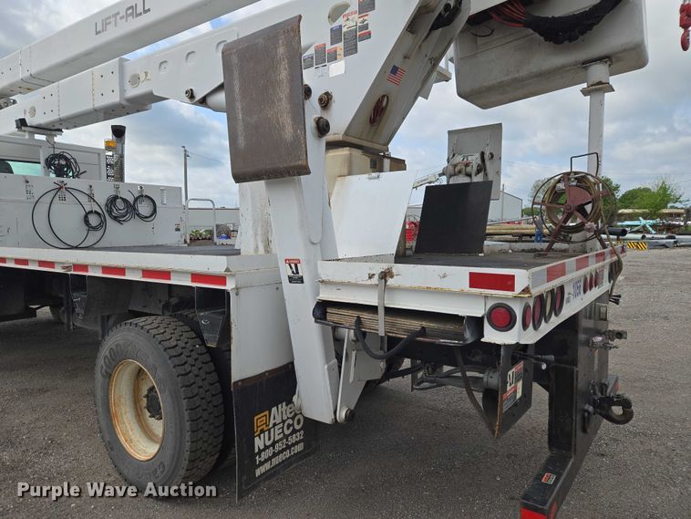 image for item ET5139 2010 Kenworth T370 bucket truck