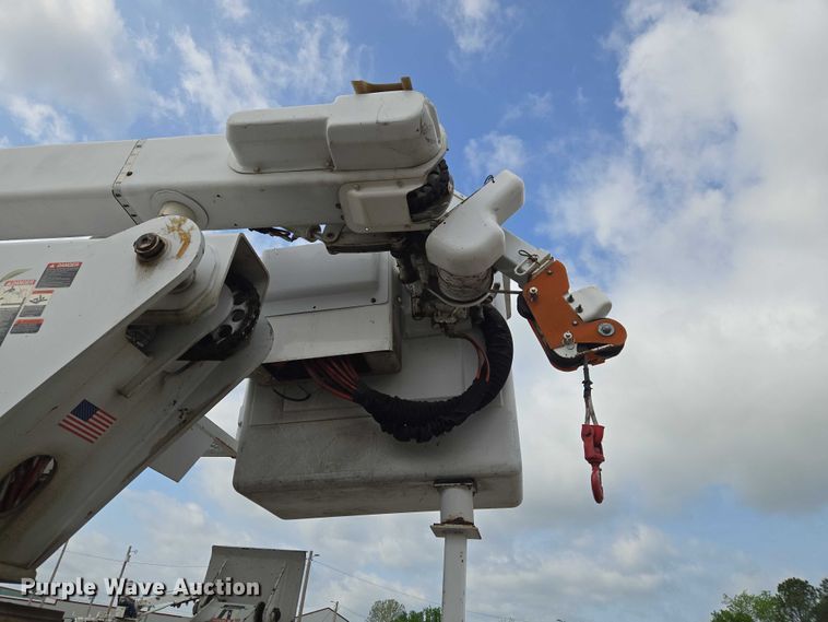 image for item ET5139 2010 Kenworth T370 bucket truck