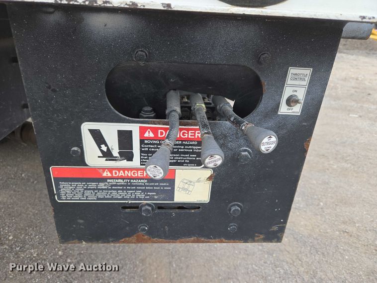 image for item ET5139 2010 Kenworth T370 bucket truck