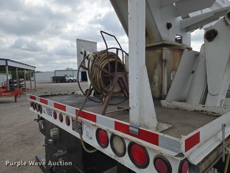 image for item ET5139 2010 Kenworth T370 bucket truck