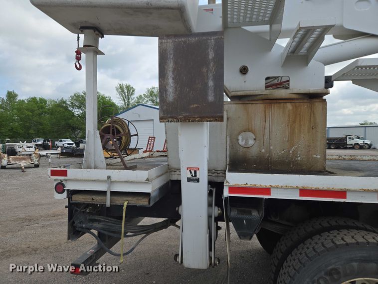 image for item ET5139 2010 Kenworth T370 bucket truck
