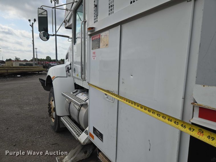 image for item ET5139 2010 Kenworth T370 bucket truck