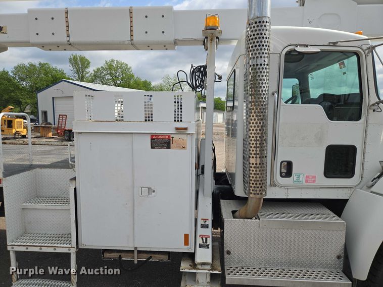 image for item ET5139 2010 Kenworth T370 bucket truck