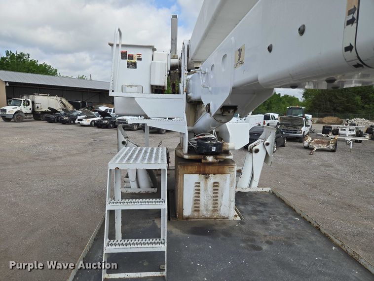 image for item ET5139 2010 Kenworth T370 bucket truck