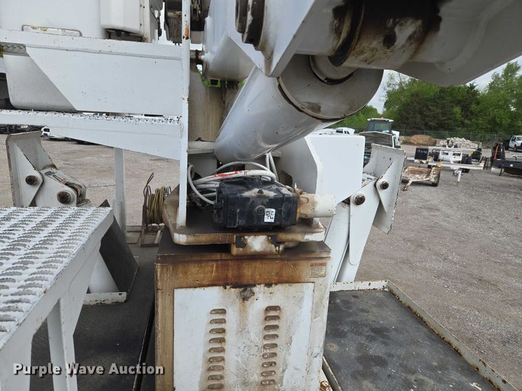 image for item ET5139 2010 Kenworth T370 bucket truck