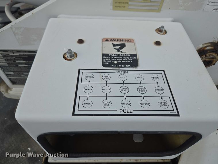 image for item ET5139 2010 Kenworth T370 bucket truck