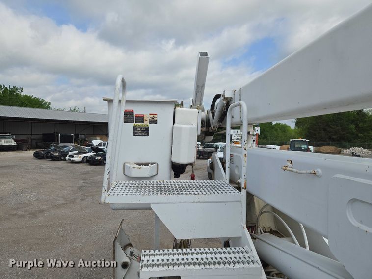 image for item ET5139 2010 Kenworth T370 bucket truck