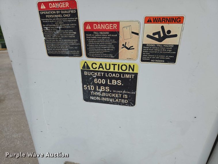 image for item ET5139 2010 Kenworth T370 bucket truck