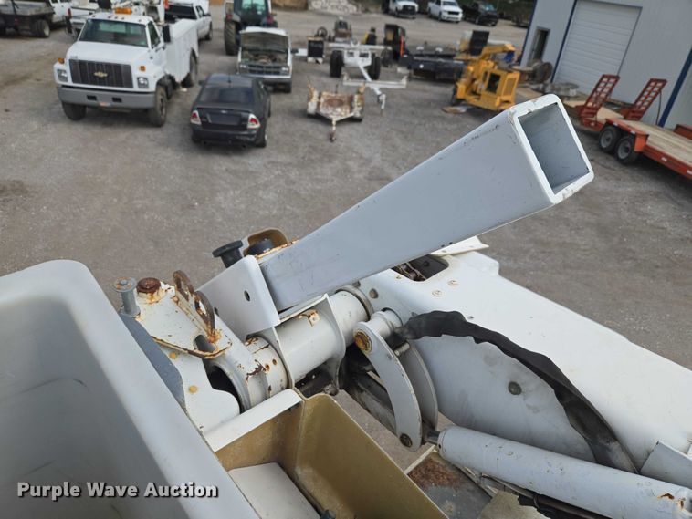 image for item ET5139 2010 Kenworth T370 bucket truck