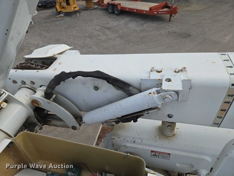 image for item ET5139 2010 Kenworth T370 bucket truck