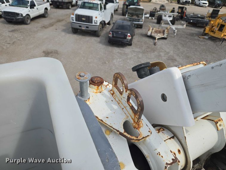 image for item ET5139 2010 Kenworth T370 bucket truck