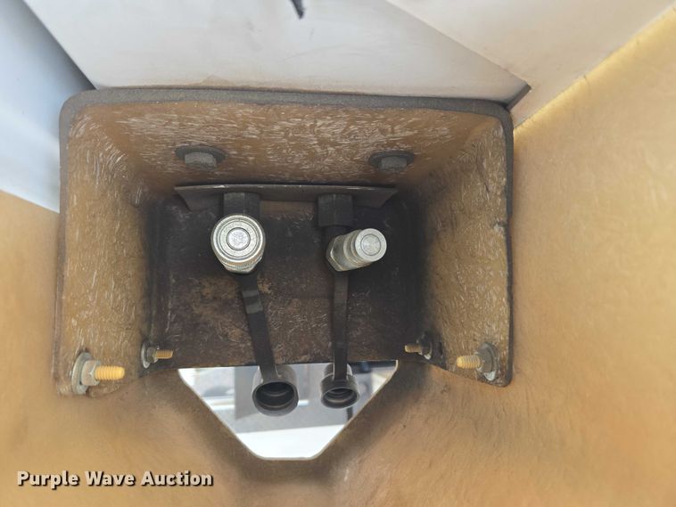 image for item ET5139 2010 Kenworth T370 bucket truck