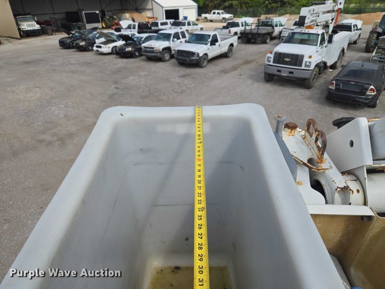 image for item ET5139 2010 Kenworth T370 bucket truck