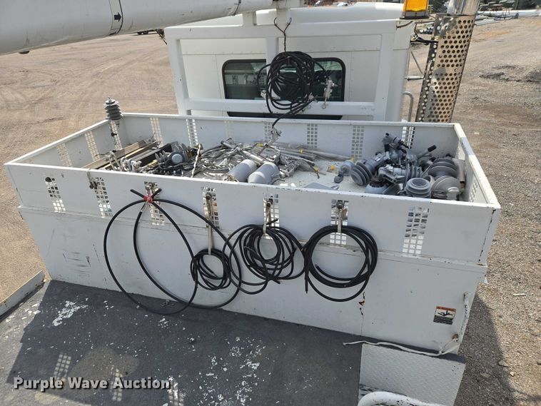 image for item ET5139 2010 Kenworth T370 bucket truck