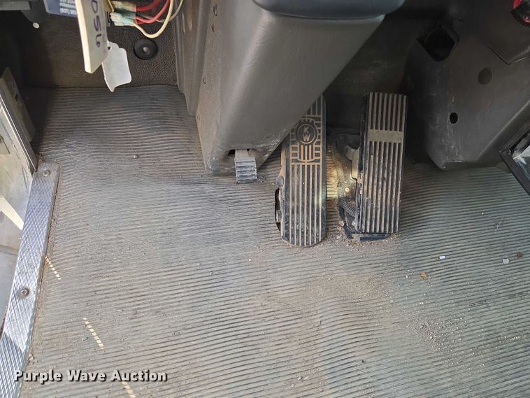 image for item ET5139 2010 Kenworth T370 bucket truck