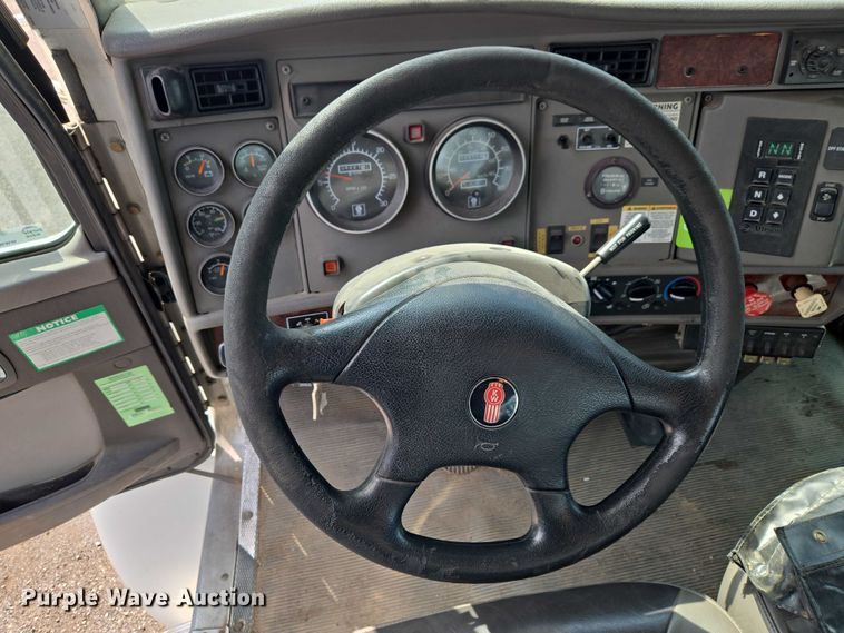 image for item ET5139 2010 Kenworth T370 bucket truck