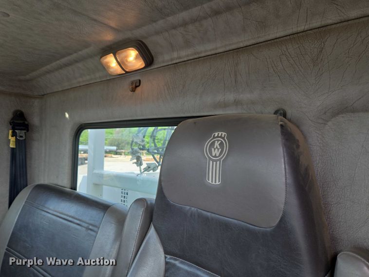 image for item ET5139 2010 Kenworth T370 bucket truck