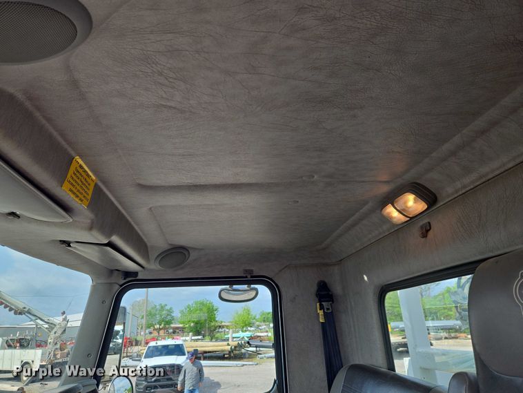 image for item ET5139 2010 Kenworth T370 bucket truck