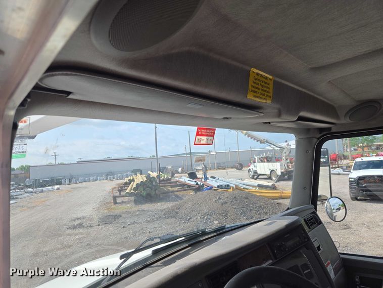 image for item ET5139 2010 Kenworth T370 bucket truck