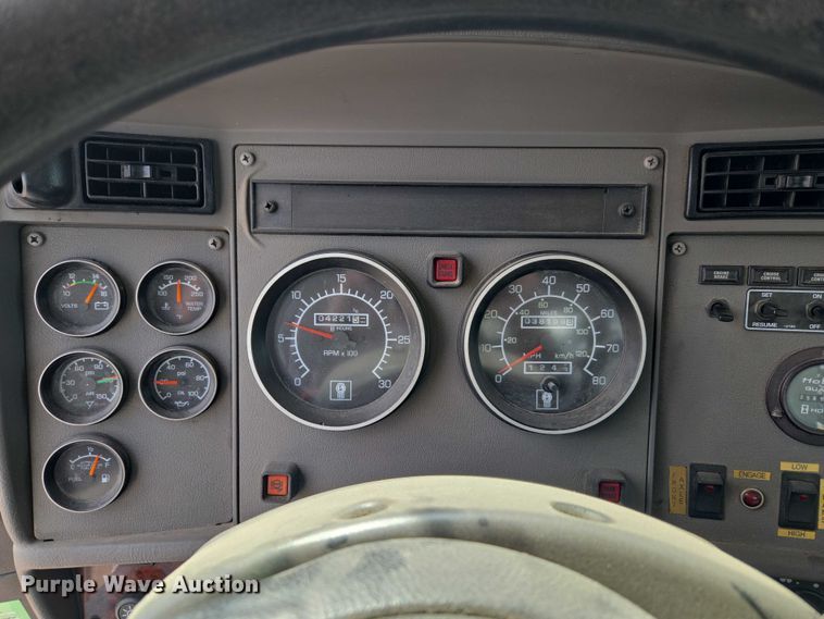 image for item ET5139 2010 Kenworth T370 bucket truck