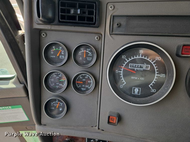 image for item ET5139 2010 Kenworth T370 bucket truck