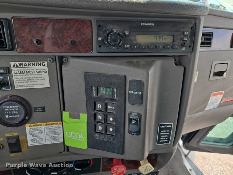 image for item ET5139 2010 Kenworth T370 bucket truck