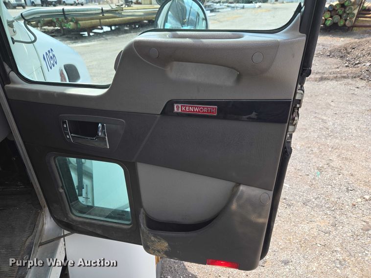 image for item ET5139 2010 Kenworth T370 bucket truck