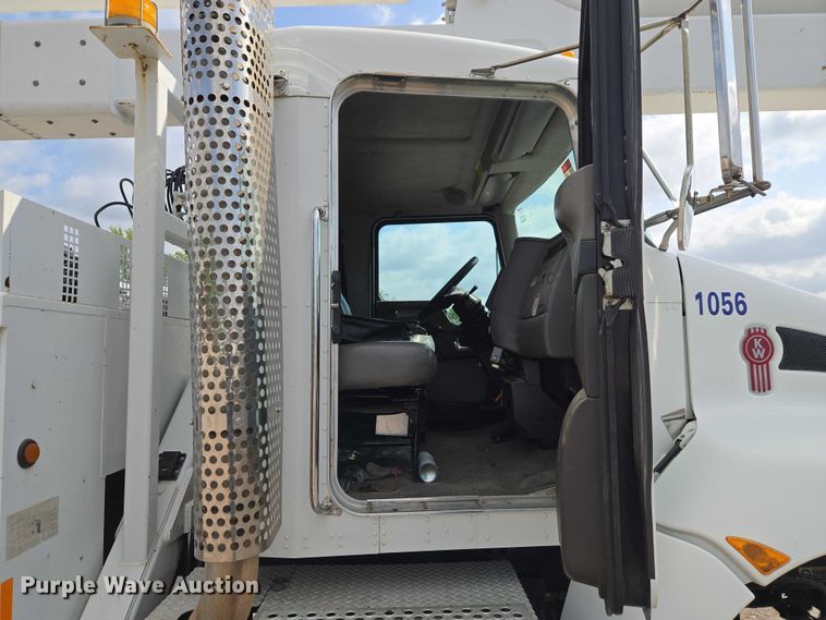 image for item ET5139 2010 Kenworth T370 bucket truck