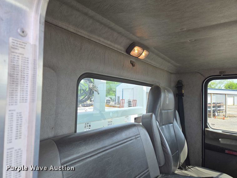 image for item ET5139 2010 Kenworth T370 bucket truck