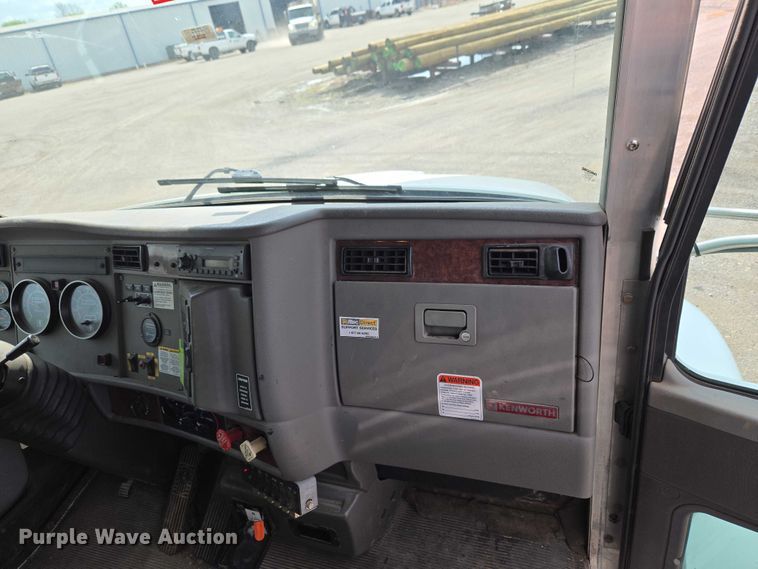 image for item ET5139 2010 Kenworth T370 bucket truck