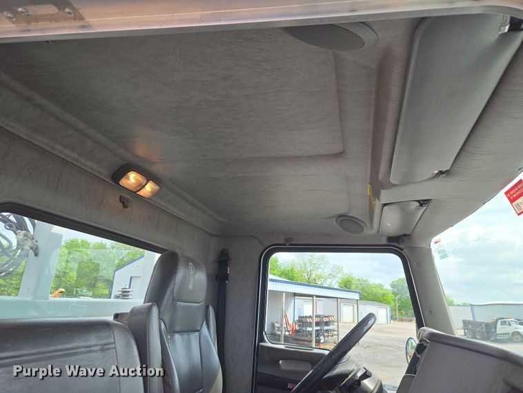 image for item ET5139 2010 Kenworth T370 bucket truck