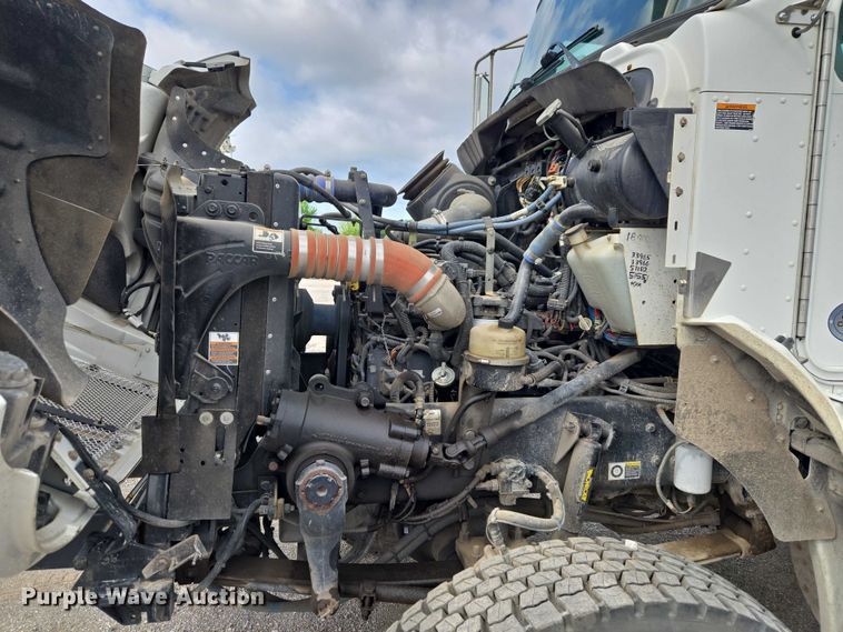 image for item ET5139 2010 Kenworth T370 bucket truck