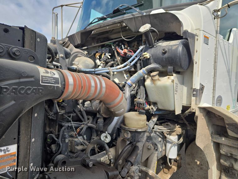 image for item ET5139 2010 Kenworth T370 bucket truck