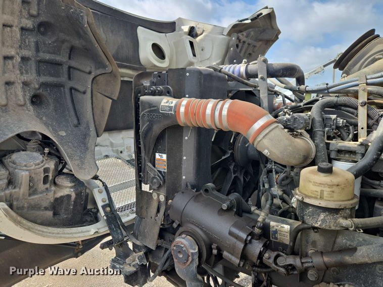 image for item ET5139 2010 Kenworth T370 bucket truck