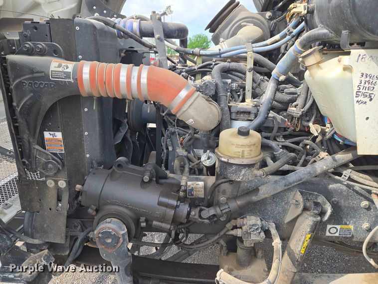 image for item ET5139 2010 Kenworth T370 bucket truck