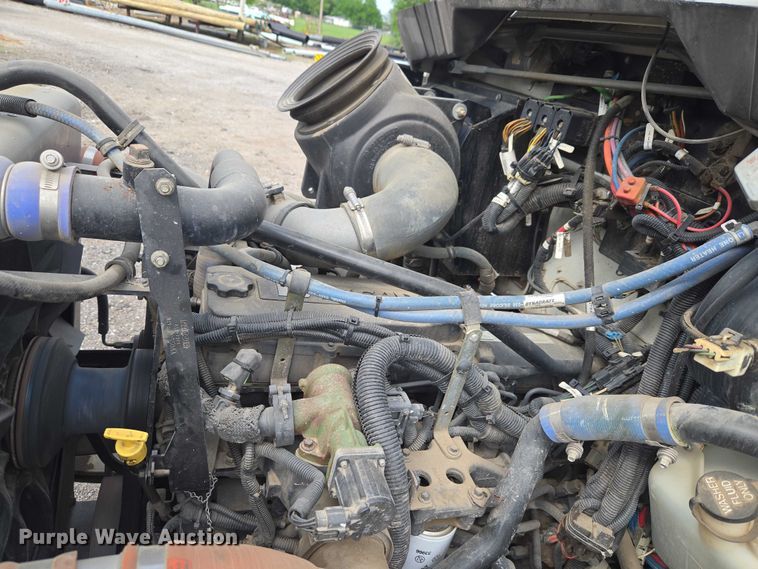 image for item ET5139 2010 Kenworth T370 bucket truck