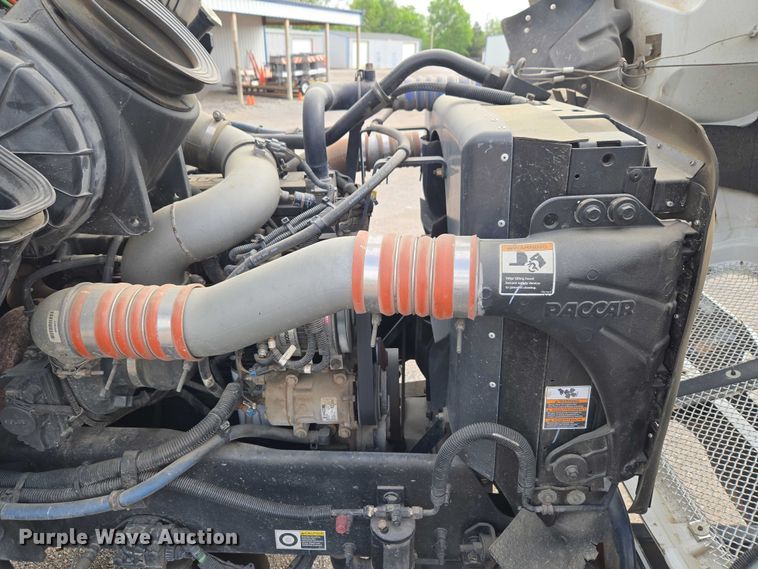 image for item ET5139 2010 Kenworth T370 bucket truck