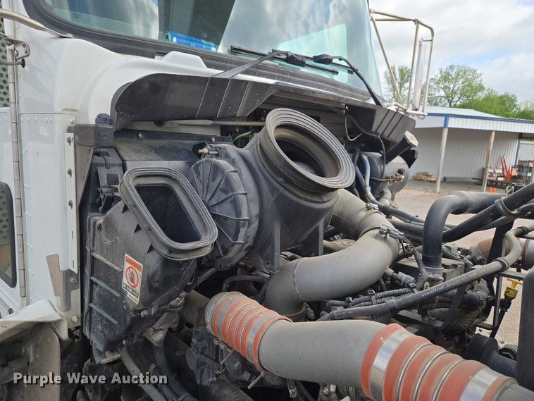 image for item ET5139 2010 Kenworth T370 bucket truck