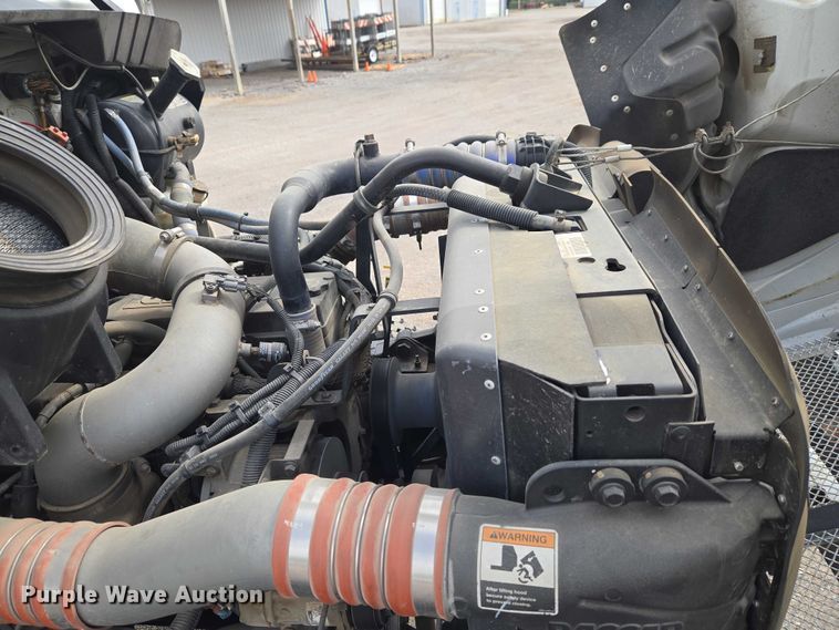 image for item ET5139 2010 Kenworth T370 bucket truck